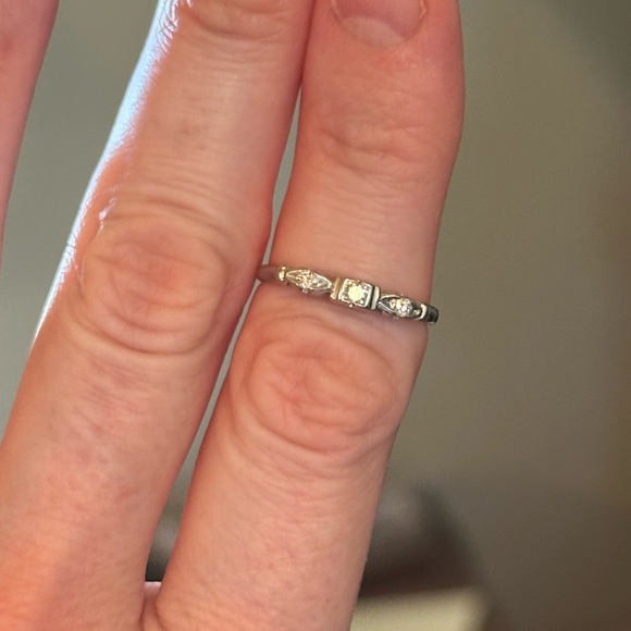 Antique 18K White Gold Diamond Ring Size 6.25 - Picture 7 of 14